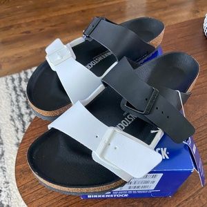 Birkenstock Arizona split black/white women’s 10, men’s 8